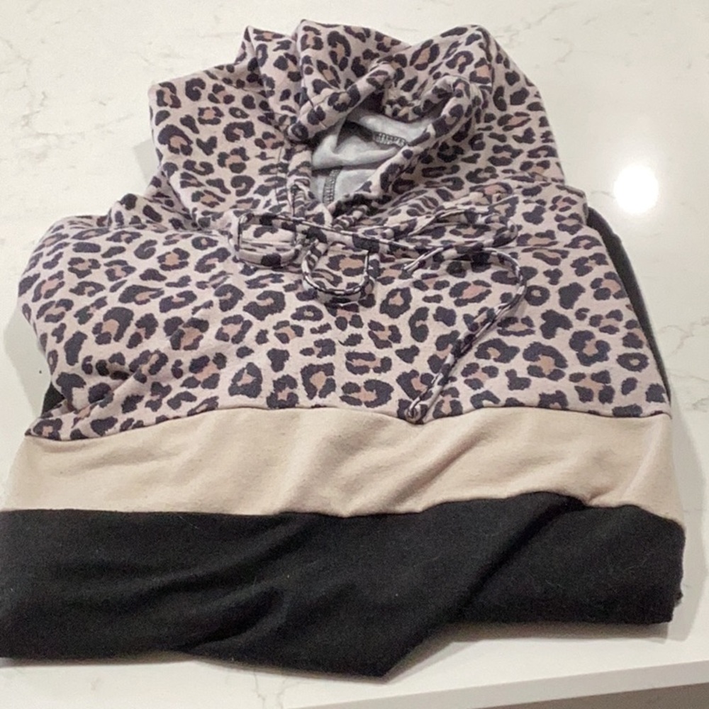 Chic Leopard Print Hoodie with Color Block